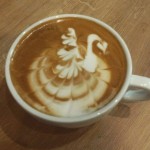 Latte art łabędź